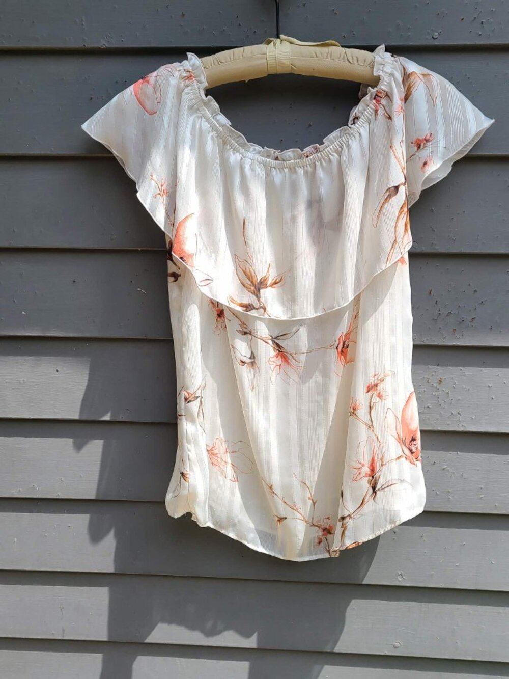 White House Black Market White Peasant Top w/ Coral Flowers size Medium